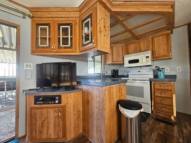 Big Bang for the Buck! This charming 1 bedroom, 1.25 bathroom on Viewpoint Golf Resort in Arizona - for sale on GolfHomes.com, golf home, golf lot