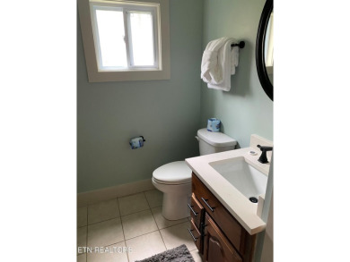 Nice home in the heart of the Smokies. Private End Unit. Great on Laurel Valley Golf Course in Tennessee - for sale on GolfHomes.com, golf home, golf lot