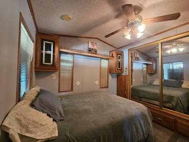 Big Bang for the Buck! This charming 1 bedroom, 1.25 bathroom on Viewpoint Golf Resort in Arizona - for sale on GolfHomes.com, golf home, golf lot