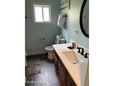 Nice home in the heart of the Smokies. Private End Unit. Great on Laurel Valley Golf Course in Tennessee - for sale on GolfHomes.com, golf home, golf lot