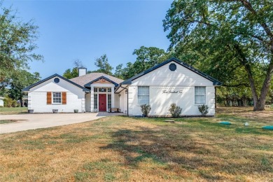 This beautiful 3 bed, 2.5 bath home  offers the perfect blend of on Lake Kiowa Golf Course in Texas - for sale on GolfHomes.com, golf home, golf lot