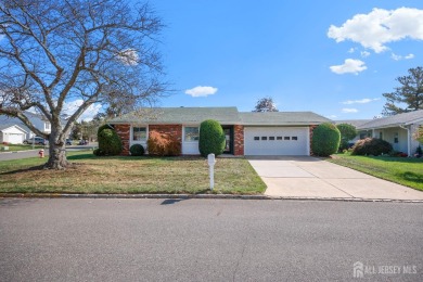 Welcome home... Don't miss the opportunity to move into this on Clearbrook Golf Club in New Jersey - for sale on GolfHomes.com, golf home, golf lot