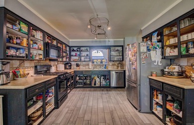 Welcome to this spacious 3 bedroom, 3 full bath home in the on Foxwood Golf Club in Arkansas - for sale on GolfHomes.com, golf home, golf lot