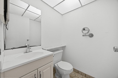 Enjoy comfort and convenience in this well-maintained 1 bed, 1 on Kings Point Golf - Executive in Florida - for sale on GolfHomes.com, golf home, golf lot