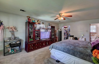 Welcome to this spacious 3 bedroom, 3 full bath home in the on Foxwood Golf Club in Arkansas - for sale on GolfHomes.com, golf home, golf lot