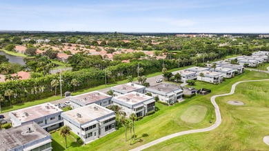 Enjoy comfort and convenience in this well-maintained 1 bed, 1 on Kings Point Golf - Executive in Florida - for sale on GolfHomes.com, golf home, golf lot