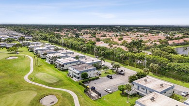 Enjoy comfort and convenience in this well-maintained 1 bed, 1 on Kings Point Golf - Executive in Florida - for sale on GolfHomes.com, golf home, golf lot