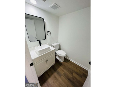 NEWLY RENOVATED TOWNHOUSE - A MUST SEE! Step into this inviting on Cross Creek Golf Course in Georgia - for sale on GolfHomes.com, golf home, golf lot