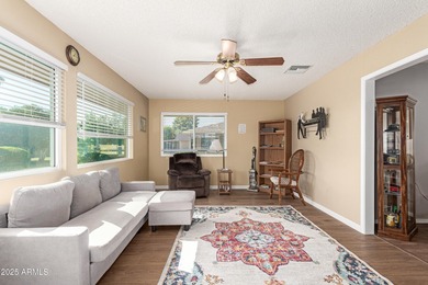 Perfect cozy end-unit home located in Sun City, just minutes on PalmBrook Country Club in Arizona - for sale on GolfHomes.com, golf home, golf lot