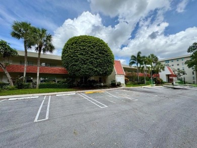 Exceptional opportunity to acquire a spacious 3-bedroom on Oaks Country Club in Florida - for sale on GolfHomes.com, golf home, golf lot