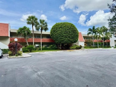 Exceptional opportunity to acquire a spacious 3-bedroom on Oaks Country Club in Florida - for sale on GolfHomes.com, golf home, golf lot