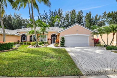 Move in ready 2 bedroom, bedroom 3 is  den/office 2 bath villa on Aberdeen Golf and Country Club in Florida - for sale on GolfHomes.com, golf home, golf lot