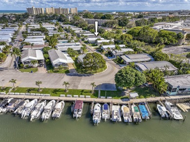 The most adorable place to call ''vacation home''! Walk in the on Jupiter Dunes Golf Course in Florida - for sale on GolfHomes.com, golf home, golf lot