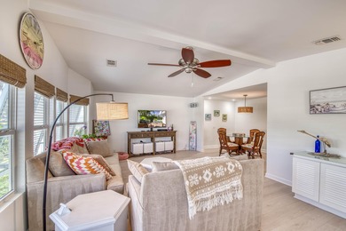 The most adorable place to call ''vacation home''! Walk in the on Jupiter Dunes Golf Course in Florida - for sale on GolfHomes.com, golf home, golf lot