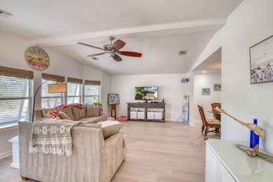 The most adorable place to call ''vacation home''! Walk in the on Jupiter Dunes Golf Course in Florida - for sale on GolfHomes.com, golf home, golf lot