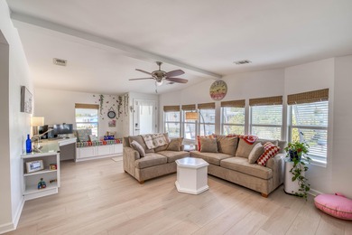 The most adorable place to call ''vacation home''! Walk in the on Jupiter Dunes Golf Course in Florida - for sale on GolfHomes.com, golf home, golf lot