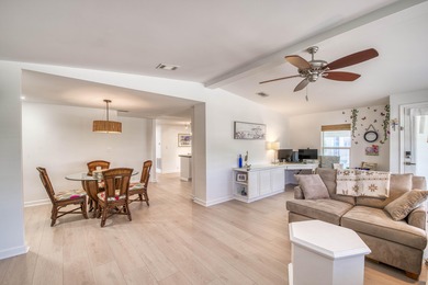 The most adorable place to call ''vacation home''! Walk in the on Jupiter Dunes Golf Course in Florida - for sale on GolfHomes.com, golf home, golf lot