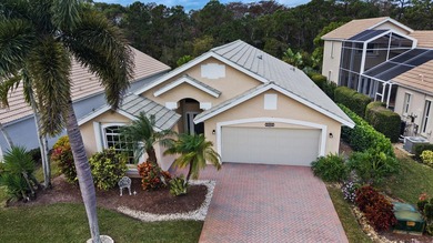 *MOTIVATED SELLER* Live the Florida lifestyle in this inviting on Hobe Sound Golf Club in Florida - for sale on GolfHomes.com, golf home, golf lot