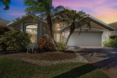 *MOTIVATED SELLER* Live the Florida lifestyle in this inviting on Hobe Sound Golf Club in Florida - for sale on GolfHomes.com, golf home, golf lot