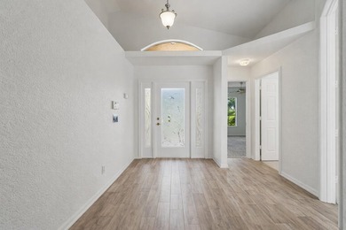 *MOTIVATED SELLER* Live the Florida lifestyle in this inviting on Hobe Sound Golf Club in Florida - for sale on GolfHomes.com, golf home, golf lot