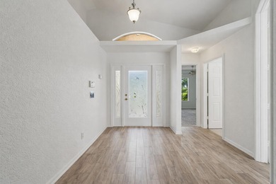 *MOTIVATED SELLER* Live the Florida lifestyle in this inviting on Hobe Sound Golf Club in Florida - for sale on GolfHomes.com, golf home, golf lot