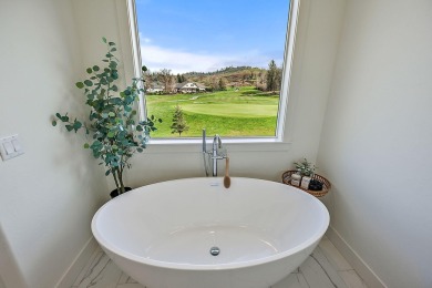 Discover modern living on the Robert Trent Jones Eagle Point on Eagle Point Golf Course in Oregon - for sale on GolfHomes.com, golf home, golf lot