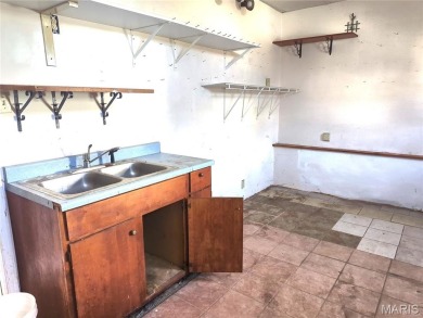 ATTENTION HOBBYIST OR CAR ENTHUSIAST! HUGE 2 STORY OVERSIZED 2 on Glen Echo Country Club in Missouri - for sale on GolfHomes.com, golf home, golf lot