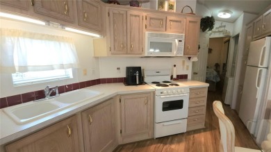 PET FRIENDLY, SINGLE WIDE MOBILE HOME IN ACTIVE 55+ COMMUNITY! on River Run Golf Links in Florida - for sale on GolfHomes.com, golf home, golf lot