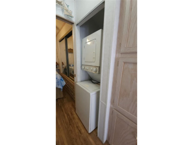 PET FRIENDLY, SINGLE WIDE MOBILE HOME IN ACTIVE 55+ COMMUNITY! on River Run Golf Links in Florida - for sale on GolfHomes.com, golf home, golf lot