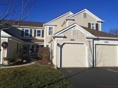 Welcome to this bright and inviting 2-bedroom, 2-bath condo in on Fox Run Golf Links in Illinois - for sale on GolfHomes.com, golf home, golf lot