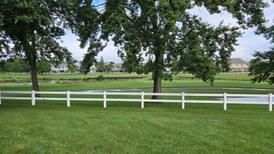Welcome to this bright and inviting 2-bedroom, 2-bath condo in on Fox Run Golf Links in Illinois - for sale on GolfHomes.com, golf home, golf lot