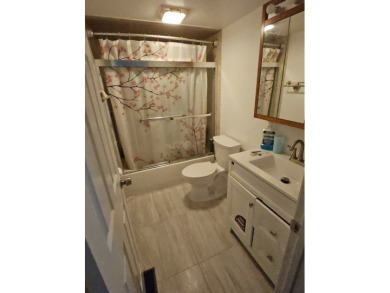 Welcome to this bright and inviting 2-bedroom, 2-bath condo in on Fox Run Golf Links in Illinois - for sale on GolfHomes.com, golf home, golf lot