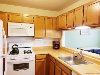 Welcome to this bright and inviting 2-bedroom, 2-bath condo in on Fox Run Golf Links in Illinois - for sale on GolfHomes.com, golf home, golf lot