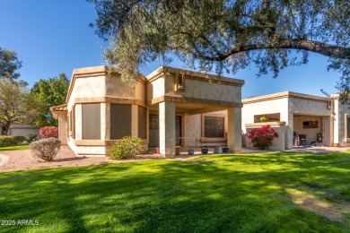 Welcome to this charming 2-bedroom, 2-bathroom end-unit home on Westbrook Village / Vista Golf Course in Arizona - for sale on GolfHomes.com, golf home, golf lot