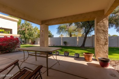 Welcome to this charming 2-bedroom, 2-bathroom end-unit home on Westbrook Village / Vista Golf Course in Arizona - for sale on GolfHomes.com, golf home, golf lot