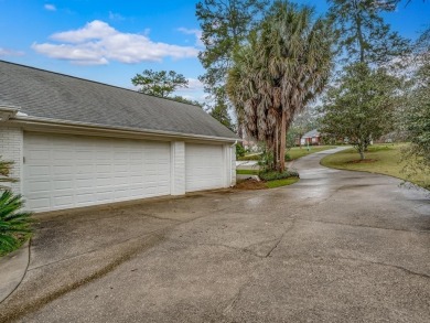 1-story all 4-sides brick pool home with beautiful views of the on The Golf Club At Summerbrooke in Florida - for sale on GolfHomes.com, golf home, golf lot