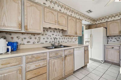 Investor Special in Sun City Center - Spacious 2/2 Fixer Upper on Caloosa Greens Executive Golf Course in Florida - for sale on GolfHomes.com, golf home, golf lot