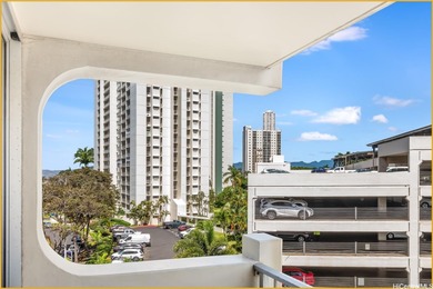 Welcome home to this special corner end unit. This convenient on Pearl Country Club in Hawaii - for sale on GolfHomes.com, golf home, golf lot