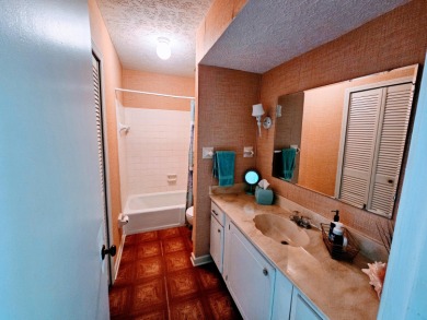 Charming Retreat in Perry Park Golf Resort - Offering Year-Round on Perry Park Golf Resort in Kentucky - for sale on GolfHomes.com, golf home, golf lot