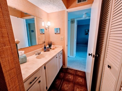 Charming Retreat in Perry Park Golf Resort - Offering Year-Round on Perry Park Golf Resort in Kentucky - for sale on GolfHomes.com, golf home, golf lot