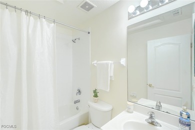 Charming 3 bedroom townhome in the Villages of Stoneybrook on Gateway Golf and Country Club in Florida - for sale on GolfHomes.com, golf home, golf lot