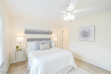 Charming 3 bedroom townhome in the Villages of Stoneybrook on Gateway Golf and Country Club in Florida - for sale on GolfHomes.com, golf home, golf lot