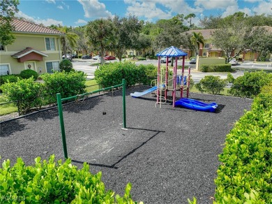Charming 3 bedroom townhome in the Villages of Stoneybrook on Gateway Golf and Country Club in Florida - for sale on GolfHomes.com, golf home, golf lot