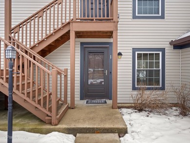 Glen Ellyn living near College of DuPage! This inviting on Village Links of Glen Ellyn in Illinois - for sale on GolfHomes.com, golf home, golf lot