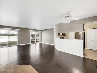 Glen Ellyn living near College of DuPage! This inviting on Village Links of Glen Ellyn in Illinois - for sale on GolfHomes.com, golf home, golf lot