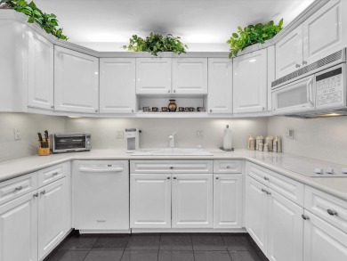 Spacious 3BR/2.5BA home in the prestigious Woodlands of Tamarac on Woodlands Country Club in Florida - for sale on GolfHomes.com, golf home, golf lot