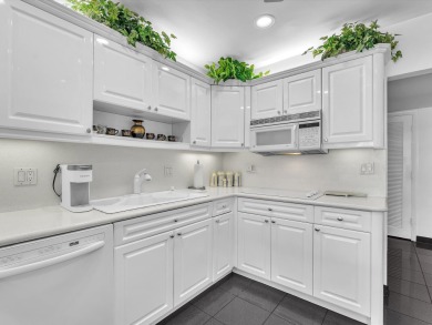 Spacious 3BR/2.5BA home in the prestigious Woodlands of Tamarac on Woodlands Country Club in Florida - for sale on GolfHomes.com, golf home, golf lot