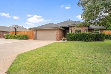 This charming 3-bedroom, 2-bathroom home is perfectly situated on Hillcrest Country Club in Texas - for sale on GolfHomes.com, golf home, golf lot