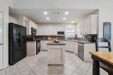 This charming 3-bedroom, 2-bathroom home is perfectly situated on Hillcrest Country Club in Texas - for sale on GolfHomes.com, golf home, golf lot