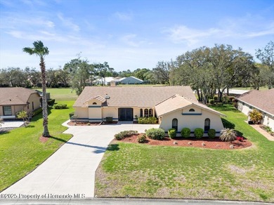 Located in Glen Lakes, this 1990 Alexander Boca Grande Deluxe on Glen Lakes Country Club in Florida - for sale on GolfHomes.com, golf home, golf lot